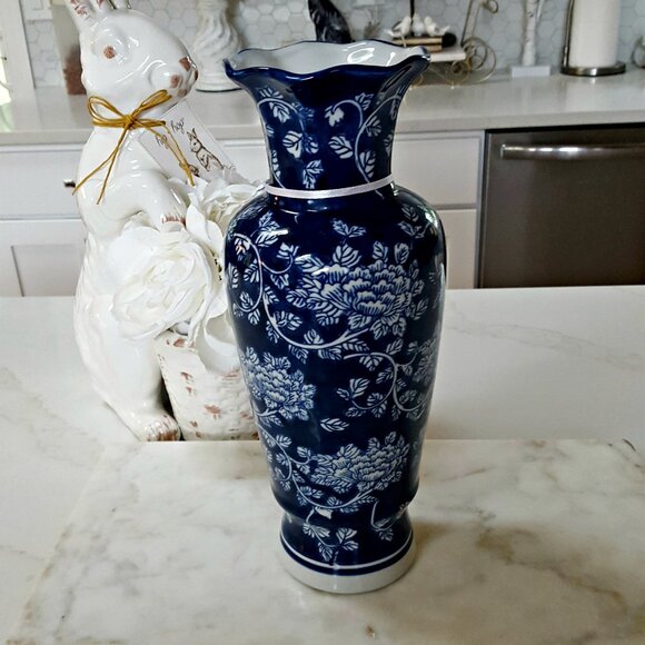 NEW! EXQUISITE Blue & White TOILE Ruffle TOP VASE - Picture 2 of 4
